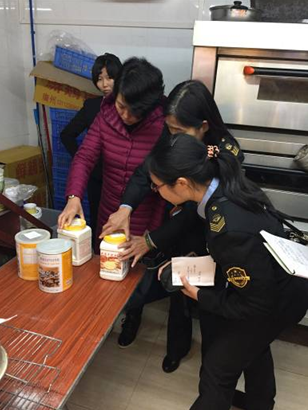 广州市食药监局考评组到我区检查验收小餐饮示范街建设工作2