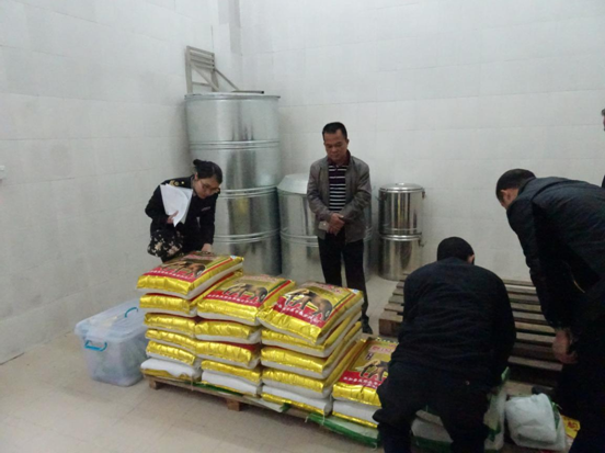 区食品药品监管局狠抓“四个重点”扎实开展春季校园食品安全专项检查